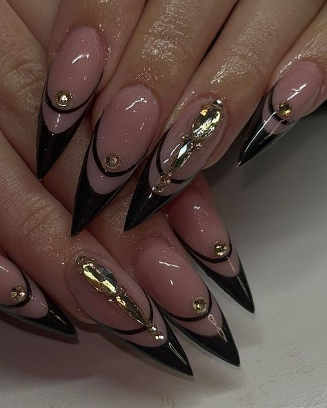 17 Stunning Long Nail Ideas for New Year 2024 - Acrylic, Red, Black, and Trendy Designs Long Nail Ideas, Black Prom Nails, Ideas For New Year, Black Gold Nails, Black Stiletto Nails, Trendy Nail Designs, French Tip Nail Designs, Romantic Nails, Glittery Nails