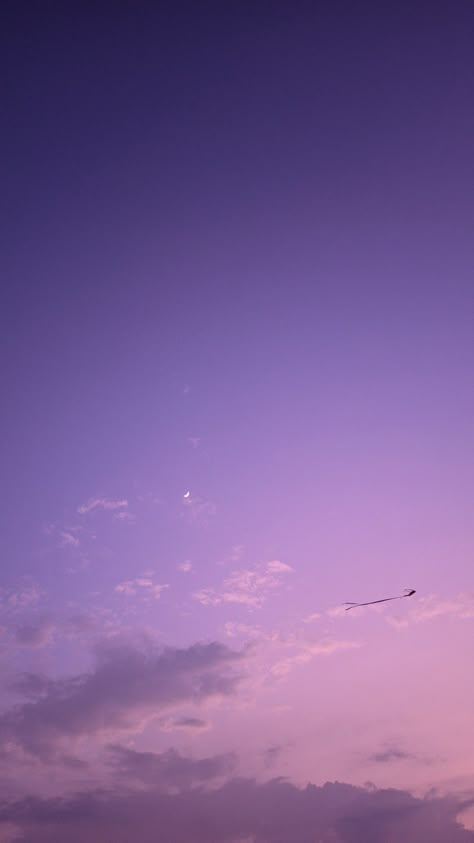 Spotify Asthetic Wallpers, Purple Aesthetic Background Landscape, Baby Purple Aesthetic, Sunset Purple Aesthetic, Pastel Violet Background, Wallpaper Purple Pastel, Purple Sky Wallpaper, Purple Sky Aesthetic, Purple Aesthetic Background