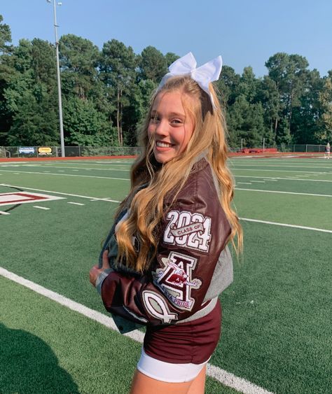 High School Cheer Hair, Cheerleading High Ponytail, High School Cheer Hairstyles, Chearleder Hairstyle, Cheer Pictures Hairstyles, Cheer Leader Hairstyles, Cheer Hair With Bow, Half Up Cheer Hair, College Cheer Hair