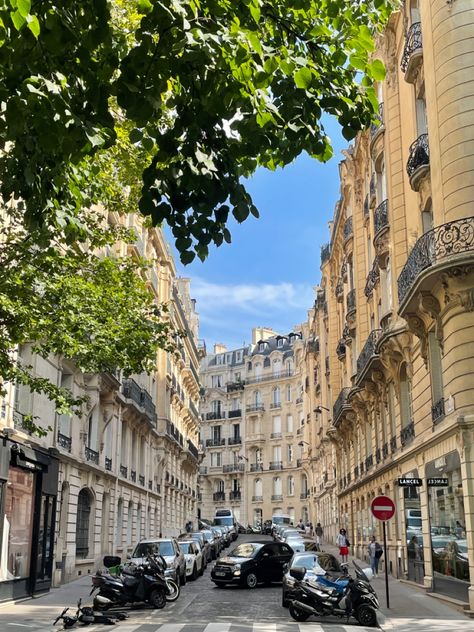 #paris #arcdetriomphe #aesthetic #vibes #summer #street #city #citylife #france #art #artwork France City Aesthetic, Travel France Aesthetic, City Chic Aesthetic, European Cities Aesthetic, Paris Streets Aesthetic, Paris Lifestyle Aesthetic, Paris Summer Aesthetic, French Summer Aesthetic, Summer City Aesthetic