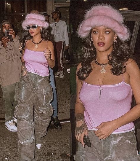 the culture on Twitter: "… " Looks Rihanna, Mode Rihanna, Rihanna Outfits, Rihanna Looks, Fur Hats, Moda Streetwear, Rihanna Style, 90s Outfit, 2000s Fashion Outfits