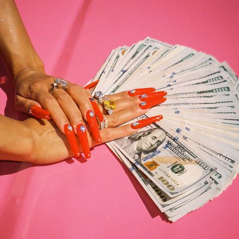 Salon Photoshoot, Instagram Money, Woman In Gold, Branding Photoshoot Inspiration, 90’s Aesthetic, Nail Room, Vintage Black Glamour, Vision Board Manifestation, Nail Photos