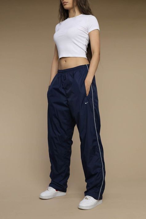 Windbreaker Nike Pants, How To Style Windbreaker Pants, Nike Windbreaker Track Pants, Nikes Track Pants, Retro Nike Pants, Adidas Pants Vintage, Baggy Nike Pants Outfit, Vintage Nike Parachute Pants, Adidas Windbreaker Pants