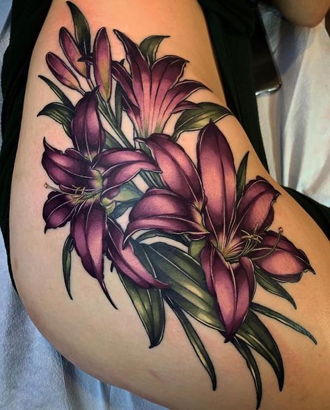 Squire Strahan, Lilly Flower Tattoo, Purple Flower Tattoos, Lillies Tattoo, Lily Tattoo Design, Lily Flower Tattoos, Tattoos Traditional, Rose Drawing Tattoo, Mandala Tattoos