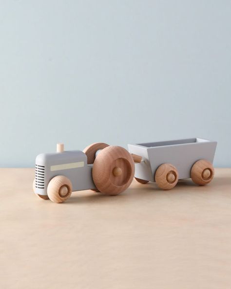 Wooden Tractor, Wood Kids Toys, Odin Parker, Diy Montessori Toys, Rustic Wood Crafts, Wooden Toys Design, Wooden Toy Cars, Making Wooden Toys, Wood Toys Plans