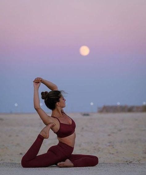 Photo – Keep Calm and Do Yoga Yoga Foto's, Photo Yoga, Yoga On The Beach, Yoga Poses Photography, Yoga Nature, Yoga Photoshoot, Latihan Yoga, Yoga Inspo, Yoga Beginners