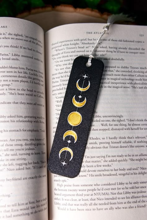 Moon Phases 3D Printed Bookmark Black Bookmarks Handmade, Outline Notes, Moon Bookmark, Harry Potter Bookmark, Handmade Bookmarks Diy, Creative Bookmarks, Background Gold, Bullet Proof, Red Moon