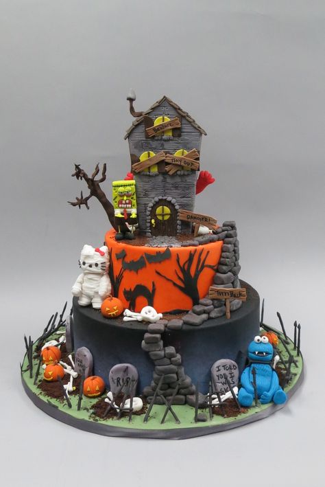 Haunted House Cake Ideas, Haloween Cakes, Holiday Themed Cakes, Halloween Bakery, Haunted House Cake, Nightmare Before Christmas Cake, Barn Cake, Halloween Torte, Halloween Oreos