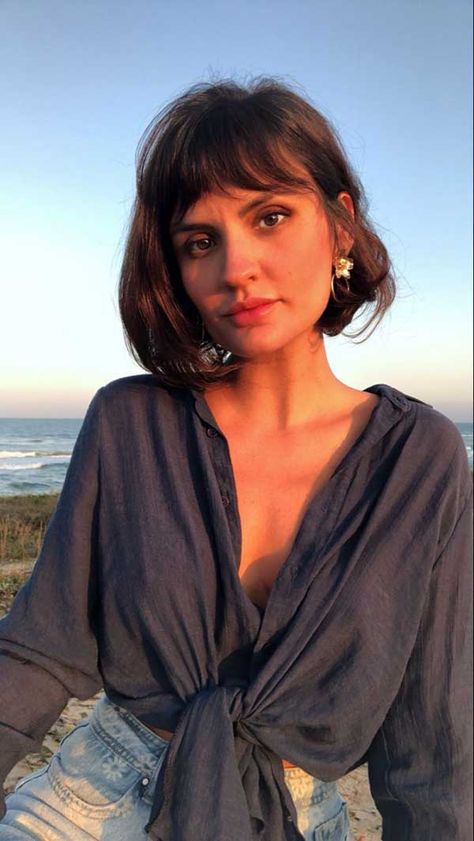 French Bobs With Fringe, Medium Length Haircut French Bangs, Parisian Bob Straight Hair, 2023 French Bob, Short Hair Fringe Bangs Round Face, Short French Bangs, Fringe Bangs With Bob, Short Hair With French Bangs, Short French Bob With Bangs Straight Hair