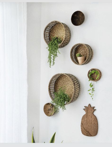 Moroccan Riad, Basket Wall Decor, Diy Kitchen Decor, Garden Art Projects, Outdoor Decor Backyard, Macrame Plant Hangers, Boho Home, Balcony Decor, Backyard Decor