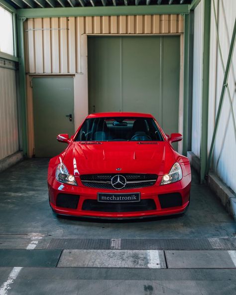 #Mecerdes #SL65 #AMG #SL65BlackSeries #BlackSeries 📸 alexpenfold Sl65 Amg, Mercedes C63 Amg, C63 Amg, Amg Gt, Black Series, Cool Cars, Mercedes Benz, Cars