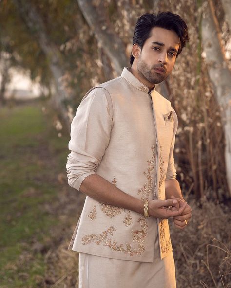 This Kurtas item is sold by PARTYHOUSEIndia. Ships from India. Listed on 05 Sep, 2023 Engagement Suits, Faiza Saqlain, Coat And Pants, Wedding Kurta, Wedding Kurta For Men, Bilal Abbas, Short Jackets, Wedding Dresses Men Indian, Indian Illustration