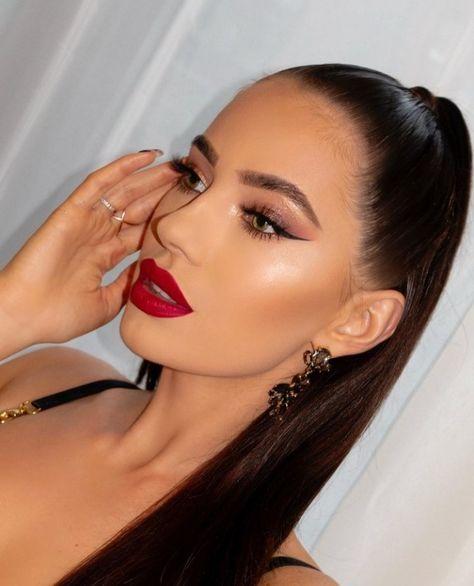 Red Clothes Makeup Look, Hot Red Makeup Look, Red Makeup For Prom, Prom Makeup With Red Lips, Make Up Looks Prom, Make Up Looks For Red Dress, Eyeshadow Looks With Red Lips, Red Gown Makeup Look, Makeup Looks With Red Lips