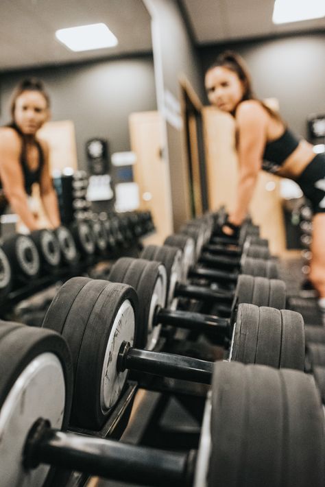 Gym Photoshoot Women, Gym Photography Women, Athletic Photoshoot, Fitness Shoot Ideas, Workout Photoshoot, Women Fitness Photography, Fitness Branding, Gym Photoshoot, Video Sport