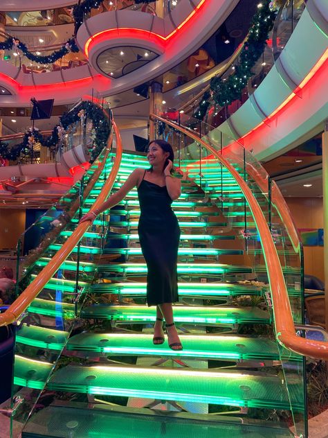 Birthday Cruise Photoshoot, Pictures On Cruise Photo Ideas, Cruise Insta Pic Ideas, Poses On Cruise Ship, Cruise Ship Instagram Pictures, Photo Ideas Cruise, Cruise Mood Board, Insta Photo Ideas Cruise, Carnival Cruise Picture Ideas