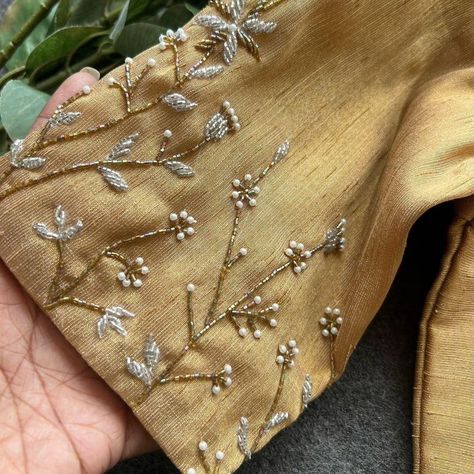 Dm@9640490158 Designer maggam work blouse Fabric: Rawsilk Dispatch: 3days Price : 1000unstiched . 1550stitched Colours and sizes can be customised accordingly Self Blouse Design, Aari Work Blouse Hand Design, Bead Work Blouse, Embroidery Dress Diy, Latest Bridal Blouse Designs, Maggam Work Blouse, Hand Work Design, Latest Blouse Designs Pattern, Simple Hand Embroidery Patterns