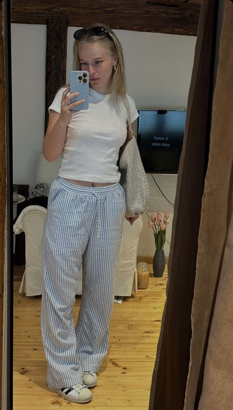 Striped Pants Outfit Scandi, Styling Striped Linen Pants, Scandi Pants Outfit, Linen Striped Pants Outfit, Striped Pants Outfit Summer, Pajamas Pants Outfit, Lenin Pants Outfit, Scandi Pants, Scandi Summer Style