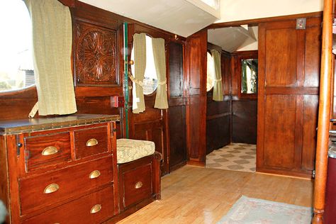 showmans-living-van-2 Steampunk Caravan, Vardo Interior, Showmans Wagon, Living Van, Unusual Houses, Shepherds Huts, Small Cabins, Alternative Housing, Tiny House Camper