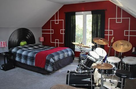 IMG_5502 Drum Bedroom, Cozy Bed Set, Rock N Roll Bedroom, Music Themed Rooms, Music Themed Bedroom, Sons Room, Design For Music, Geometric Wall Paint, Teenager Room