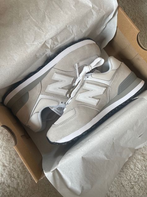 Off White New Balance Shoes, Grey New Balance Outfit 574, New Balance 574 Aesthetic, Newbalance Outfits 574, New Balancr, New Balance Shoes Aesthetic, New Balance Shoes 574 Outfit, New Balance 574 Outfit Women, Aesthetic New Balance