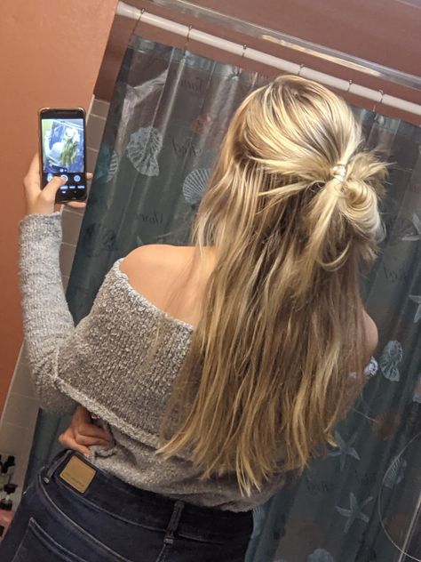 Half Up Half Down Messy Bun, Half Up Half Down Hair Bun, Messy Half Up Half Down, Half Up Half Down Messy, Lazy Hairstyles, Cute Hair Colors, Hair Bun Tutorial, Hairstyle Inspo