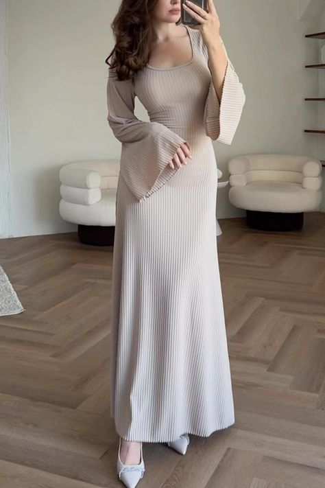 Plain wedding dress