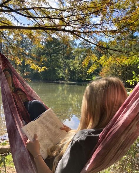 Reading Books Outside Aesthetic, Fall Hammock Pictures, Nature Reading Aesthetic, Reading Hammock Aesthetic, Reading Book By Window, Books Cozy Aesthetic, Reading Goals Aesthetic, Reading Cozy Aesthetic, Cozy Reader Aesthetic