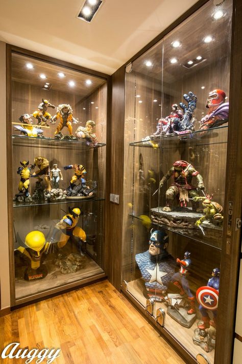 Classy display Courtesy of Augustine Loh Diy Display Case, Action Figure Display Case, Toy Collection Display, Sports Display, Figures Display, Geek Room, Vintage Kids Room, Figurine Display, Ultimate Man Cave