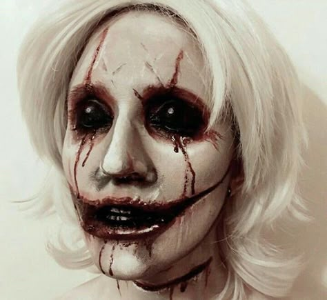 Gory Face Makeup, Haunted Makeup Ideas, Creepy Sfx Makeup, Halloween Gore Makeup, Scary Clown Makeup Creepy, Sfx Gore Makeup, Creepy Makeup Looks, Scary Makeup Looks, Halloween Scary Makeup