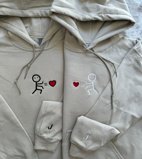 Surprise ur partner/ bestie with matching hoodies🤭💕 This gift is something they will wear forever & when they wear it they’ll be reminded of how much love & appreciation you have for them🫶🏼 SHOP NOW~Link in bio<3 ~~ #anniversary #anniversarygift #gift #embroiderymachine #embroidery #custominitials #asmr #embroideryasmr #SmallBusiness #bfgiftideas #gfgiftideas #boyfriendgiftideas #girlfriendgiftideas #matchingcouplesoutfits #matchingcouples #matchingcouplehoodies #matchingbesties #matchin... His And Hers Hoodies, Hoodies For Couples, 3 Anniversary, Matching Hoodies For Couples, Hoodie Diy, Boyfriend Hoodie, Matching Hoodies, Matching Sweaters, Matching Sweatshirts