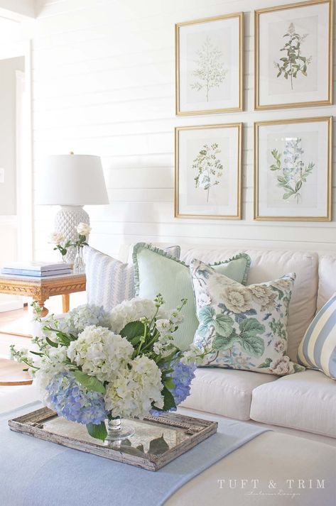 Creating an Elegant & Cozy Living Room with Tuft & Trim Interiors Blue And Green Living Room, Pastel Living Room, Blue And White Living Room, Coastal Living Rooms, Coastal Living Room, Bad Design, Living Room Green, White Living Room, Home Decor Living Room