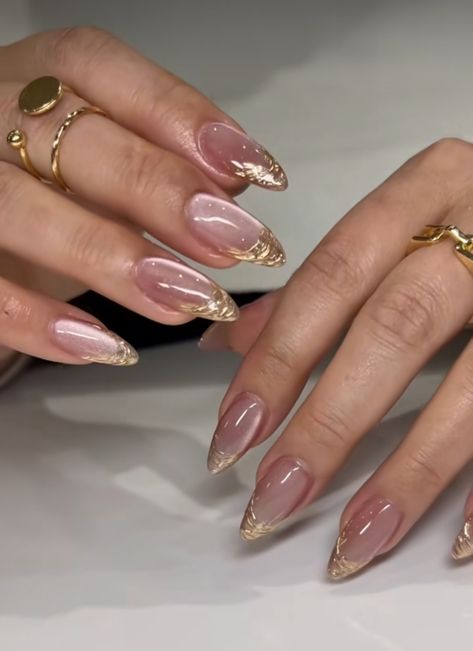 Oshun Inspired Nails, Gold Nail Inspo Almond, Rose Gold And Gold Nails, Classic Almond Nail Design, Gold Engagement Nails, Classy Cat Eye Nails, Gold Chrome Nail Designs, Nail Art Classy Elegant, Indian Bridal Nails Designs Brides