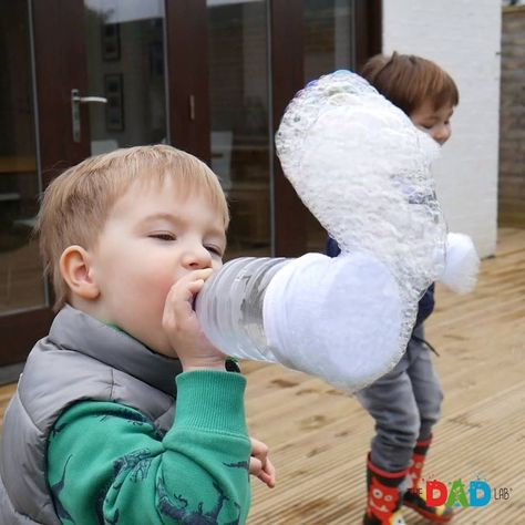 Bubble Snake, Outdoor Play Spaces, Bubble Fun, Fun Outdoor Activities, Toddler Arts And Crafts, Bottle Water, Toddler Play, Diy Activities, Toddler Art