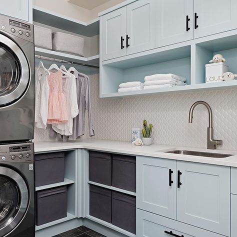 Image may contain: kitchen and indoor  #Regram via @B9pT0zwHDUd Laundry Room Layout, Organization Laundry Room, Country Laundry Rooms, Modern Laundry Room, Laundry Room Update, Organization Laundry, Custom Laundry Room, Laundry Room Lighting, Room Designer