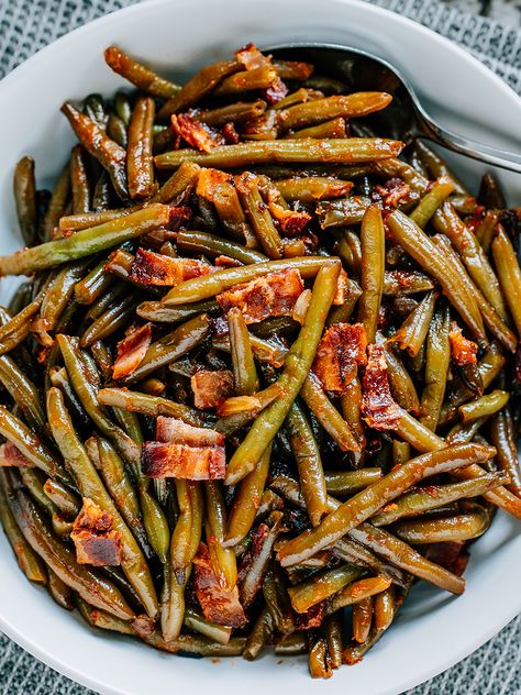 Bacon bits and onions on top of BBQ coated green beans in a white round serving dish. Bbq Green Beans, Brown Butter Frosting Recipe, Cheese Quesadilla Recipe, Crockpot Green Beans, Green Bean Recipe, Green Bean Dishes, Banana Bread Bars, Green Beans With Bacon, Bean Recipe