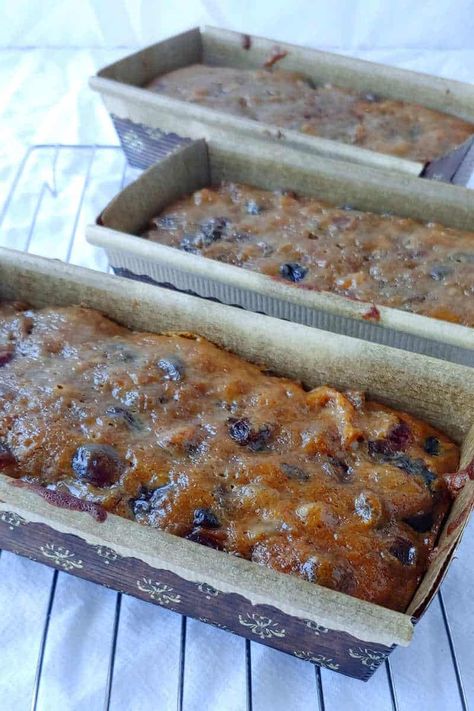 Boozy Fruit, Best Fruitcake, Fruit Cake Recipe Easy, Fruit Cake Recipe Christmas, Brown Cake, Fruit Cake Christmas, Fruitcake Recipes, Alton Brown, Spice Cake