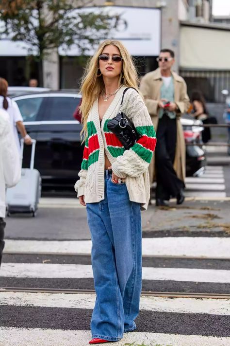 12 Ideas for How to Wear Wide-Leg Pants Street Mode, Long Black Sweater, Parisienne Chic, Milan Street Style, Maxi Cardigan, Moda Paris, Pant Trends, High Street Fashion, Milano Fashion Week