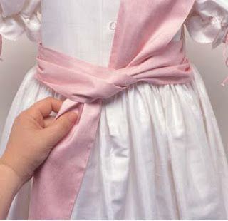 How to Tie a Perfect Sash Bow | Sew Beautiful Blog | Bloglovin’ How To Tie A Dress, Diy Wedding Dress Sash, Party Dress Inspiration, Toddler Dress Patterns, How To Tie Ribbon, Bow Sash, Hair School, Wedding Dress Sash, Bow Tie Dress