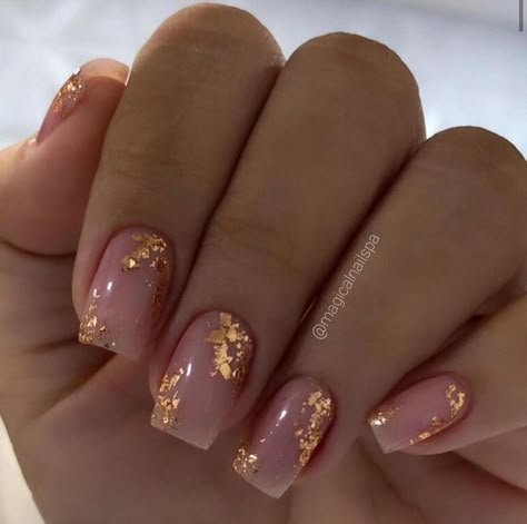 Short Nail Designs Gold Foil, Short Nails With Foil Flakes, Short Foil Nails, Gold Nails Square Short, Classy Gold Nails Short, Elegant Square Nails Classy, Foil Nails Short, Gold Nails Short Square, Foil Nail Designs Ideas