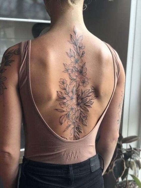 40+ Feminine Back Tattoos to Inspire Your Next Ink Beautiful Back Tattoos, Feminine Back Tattoos, Floral Back Tattoos, Full Back Tattoos, Muster Tattoos, Pieces Tattoo, Inspiration Tattoos, Spine Tattoos For Women, Shoulder Tattoos For Women