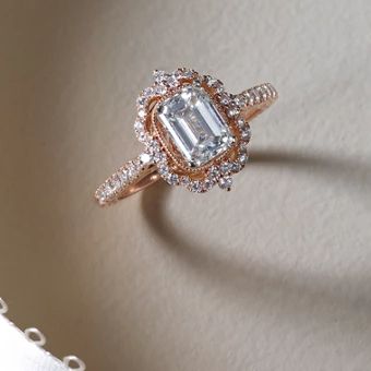 Engagement Rings Vintage Emerald Cut, Starburst Halo Engagement Ring, Vintage Rose Gold Diamond Ring, Shane Co Engagement Rings, Vintage Yellow Gold Engagement Ring, Wedding Rings Gold Unique, Boho Wedding Rings Engagement, Rose Gold Vintage Engagement Rings, Old Fashioned Engagement Rings