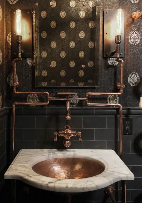 20 Bathroom Designs With Vintage Industrial Charm Baie Vintage, Industrial Vintage Decor, Décor Steampunk, Design Interior Baie, Steampunk Bathroom, Industrial Bathroom Decor, Industrial Bathroom Design, Steampunk Interior, Classic Room