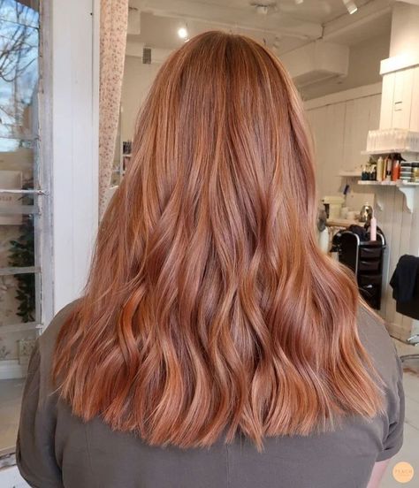 Hair Dye Ideas For Pale Skin Blue Eyes, Copper Peach Balayage, Soft Ginger Hair Color, Soft Copper Balayage, Soft Copper Hair Strawberry Blonde, Soft Red Hair Color, Red Hair Glaze, Cool Copper Hair, Peach Copper Hair