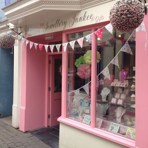 Gift Shop Front Design, Cute Small Shops Store Fronts, Gift Shop Exterior Design, Cute Shop Exterior, Boutique Gift Shop, Pink Shop Front Design, Pink Awning Store Fronts, Gift Shop Displays, Cafe Exterior