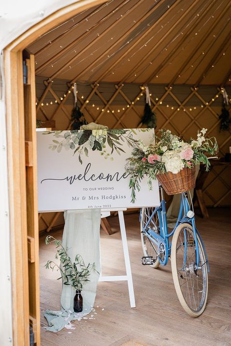 Bike Decorating Ideas, Wedding Bike, Wedding Bicycle, Bicycle Themed Wedding, Yurt Wedding, Bicycle Flowers, Wedding Welcome Table, Bike Decorations, Bicycle Wedding