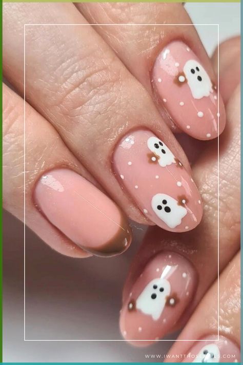 Short Ghost Nail Designs, Minimal Ghost Nails, Cute Aesthetic Fall Nails, How To Draw Ghost On Nail, Cute Ghost Nails Short, Groovy Ghost Nails, Glitter Ghost Nails, Black Ghost Nails, Cute Fall Nails Short