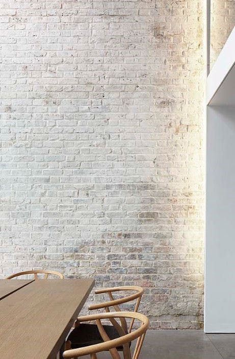 How to prepare a brick wall for painting with lime wash paint Painted Brick Wall Interior, Painted Brick Interior, Brick Wall Office, White Wash Brick Exterior, Lime Wash Paint, Brick Wall Ideas, Lime Wash Brick, Painted Brick Wall, Lime Wash Walls