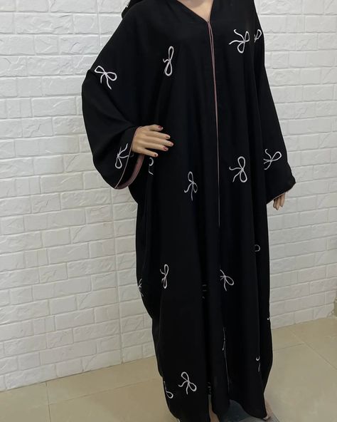 Video is at the end of the post swipe 👉 *All Over Front & Back Bow Embroidery Front Open Button Kaftan with Full Bow Embroidery Dupatta/Hijab🎀✨* *Fabric :-* Imported Korean Qatri Nida *Length:* 54"-56"- 57 *Chest Size :* Freesize *Prepaid Price :* Rs 1799 /- + Free Shipping Shipping all over India 🇮🇳 #abaya #shop #bow #bowabaya #smallbusiness #aesthetic #fypシ #explorepage #explore #hijabonline #hijab #nida #burkha #islam #islamicfashion #modesty #modestfashion #fashion #kaftan Smallbusiness Aesthetic, Abaya Shop, Hijab Fabric, Embroidery Dupatta, Bow Embroidery, Islamic Fashion, Chest Size, Modest Fashion, Front Open