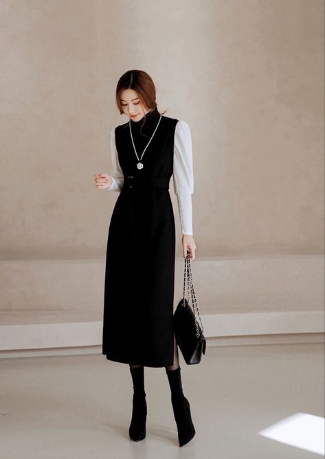 Office Outfits Women Modest, Modest Elegant Outfits, Modest Fashion Outfits, Korea Fashion, Kpop Fashion Outfits, Kpop Fashion, Womens Casual Outfits, Elegant Outfit, Asian Fashion