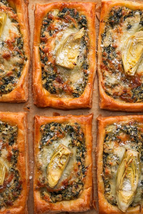 Easy Spinach Artichoke Tart Spinach Artichoke Pastry Puffs, Spinach Artichoke Pastry, Spinach Artichoke Tarts, Artichoke Tart Recipe, Artichoke Gouda Tart, Puff Pastry Tart Savory, Spinach Artichoke Puff Pastry, Savory Tart Recipes, Artichoke Pie